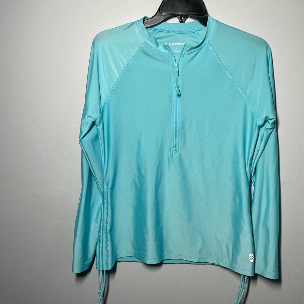 Free Country running long sleeve shirt size Small! 🦋